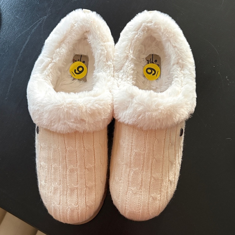 Skechers Women's Cream Cable Knit Slippers